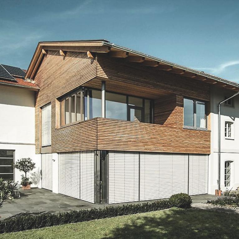 Single-Family Home Grabenstätt, Detail Detail single-family home by daylight, ground floor external venetian blinds closed, tilting function closed