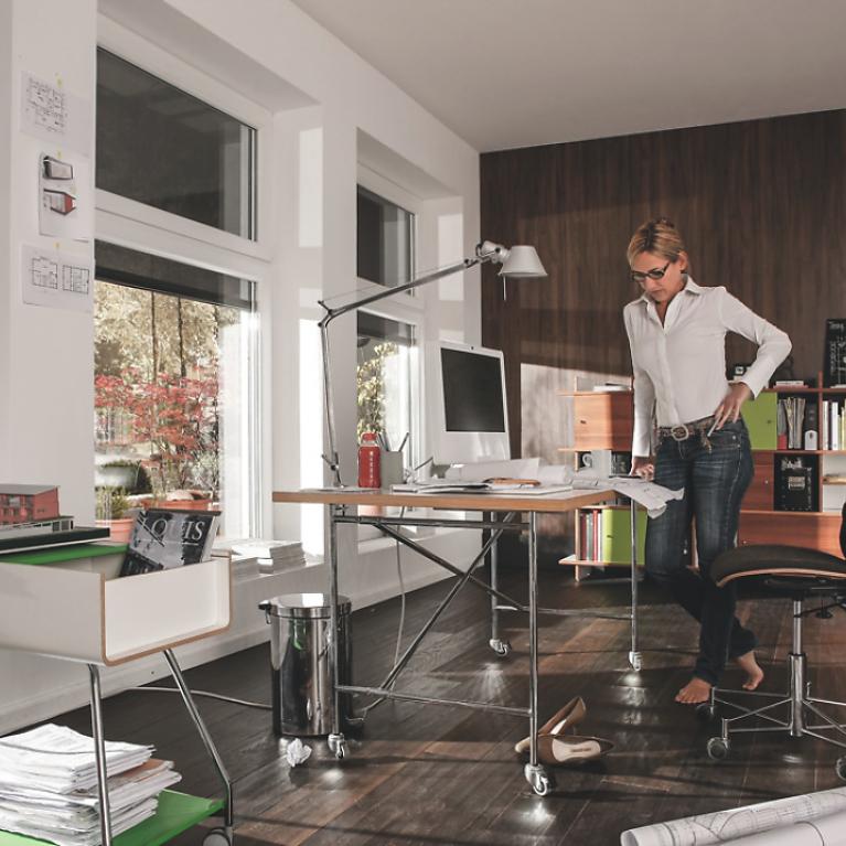 ROMA Textile Screens Office Office from the inside with half lowered textile screens by daylight