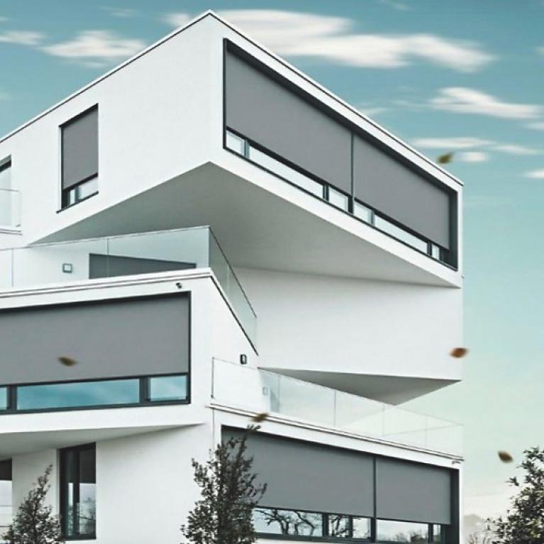 Zip Tower Landau, Detail Modern, five-storied nested house with nearly lowered front-mounted textile screens by daylight